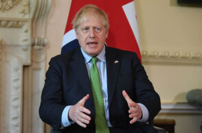 Ο Μπόρις Τζόνσον πήρε ψήφο εμπιστοσύνης από τους Τόρις και παραμένει πρωθυπουργός στη Βρετανία