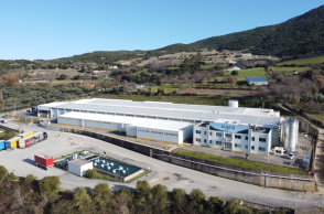 Φωτογραφία από το εργοστάσιο στη Βόνιτσα.