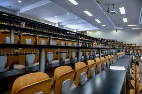 Νομοσχέδιο για τα Πανεπιστήμια: Άδεια έδρανα φοιτητών σε αμφιθέατρο