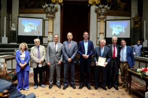 Ο δήμαρχος Αθηναίων Κώστας Μπακογιάννης στην υπογραφή του μνημονίου συνεργασίας για την ανάδειξη της Ακαδημίας Πλάτωνος