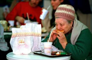 Ρωσία: Αποκαλυπτήρια για το νέο logo της McDonald’s