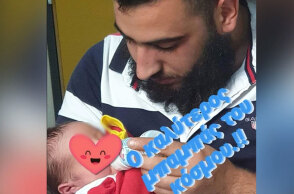 Ο 22χρονος στον Μυλοπόταμο που δολοφονήθηκε, κρατά αγκαλιά τον γιο του
