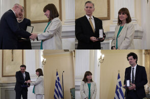 Η Κατερίνα Σακελλαροπούλου παρασημοφορεί στο Προεδρικό Μέγαρο τους Βασίλειο Θεοχαράκη, Μιχαήλ Κοσμόπουλο, Μαργαρίτη Σχοινά και Κωνσταντίνο Δασκαλάκη