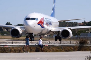 Άνδρας στη Σκιάθο εκτινάχθηκε στη θάλασσα από αέρια αεροπλάνου