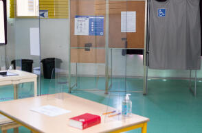 Άδειο εκλογικό τμήμα στη Γαλλία