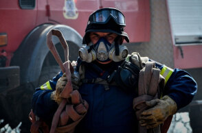 Πυροσβέστες έσπευσαν στην Παλλήνη για τη φωτιά σε οικοπεδικό χώρο