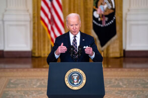 Ο Τζο Μπάιντεν αντέδρασε έντονα στην κατάργηση της άμβλωσης στις ΗΠΑ