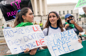 Το Ανώτατο Δικαστήριο των ΗΠΑ κατάργησε το δικαίωμα των γυναικών στην άμβλωση