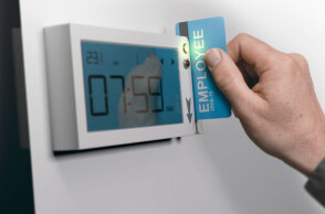 Έρχεται η Ψηφιακή Κάρτα Εργασίας σε σούπερ μάρκετ και τράπεζες από την 1η Ιουλίου 2022