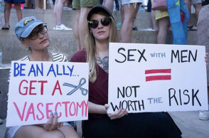 Γυναίκες στις ΗΠΑ απαντούν στην απαγόρευση αμβλώσεων με αποχή από το σεξ