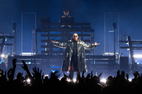 Στιγμιότυπο από συναυλία των Pet Shop Boys