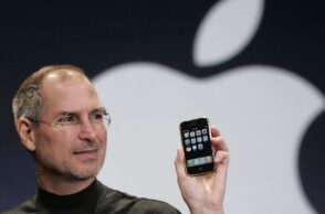 steve_jobs_apple_first_iphone_ap_-768x480.jpg