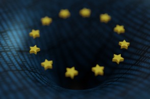 Τα αστέρια από τη σημαία της Ευρωπαϊκής Ένωσης με φόντο ψηφία