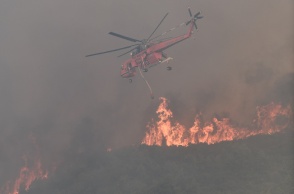 Φωτιά τώρα στη Βάλμη Ηλείας - Ελικόπτερο επιχειρεί για την κατάσβεση της φωτιάς