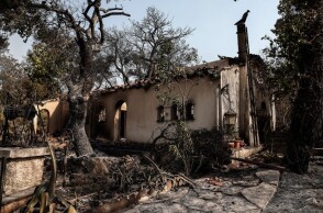 Φωτιά στη Βαρυμπόμπη: Η επόμενη ημέρα (εικόνες)