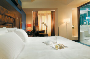 crowne-club-room-76.jpg