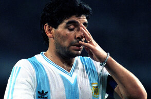 Ο Ντιέγκο Μαραντόνα με τη φανέλα της Αργεντινής