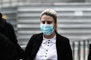 Η Έφη Κακαράντζουλα την ώρα που φτάνει στο Δικαστήριο για την απολογία της