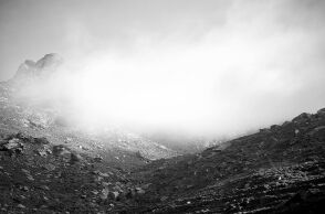 Στο Ξωτικό wine&deli στον Τριαντάρο παρουσιάζεται η έκθεση φωτογραφίας «Tinos, Shaped by the Wind»