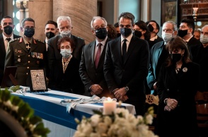 Η Πρόεδρος της Δημοκρατίας, Κατερίνα Σακελλαροπούλου, φτάνει στο Α' Νεκροταφείο για την κηδεία της Μαριέττας Γιαννάκου