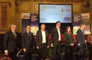 Ο Αντιδήμαρχος Κλιματικής Αλλαγής της Αθήνας, Χρήστος Τεντόμας (αριστερά) με Δημάρχους και ομολόγους του μεγάλων ευρωπαϊκών πόλεων