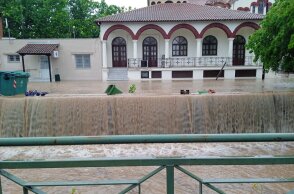 Κακοκαιρία Genesis στη Λάρισα: Πλημμύρες από την ισχυρή βροχόπτωση