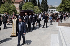 Κηδεία Ανέστη Βλάχου: Θλίψη στο τελευταίο αντίο στο Α' Νεκροταφείο 