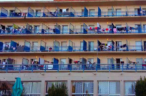 Tο ξενοδοχείο, που τέθηκε σε καραντίνα και φιλοξενούνται πρόσφυγες και μετανάστες στο Κρανίδι  