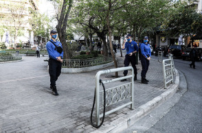 ΕΠΕΜΒΑΣΗ ΤΗΣ ΑΣΤΥΝΟΜΙΑΣ ΣΤΗΝ ΠΛΑΤΕΙΑ ΑΓΙΟΥ ΓΕΩΡΓΙΟΥ ΣΤΗΝ ΚΥΨΕΛΗ ΓΙΑ ΤΟΝ ΕΛΕΓΧΟ ΤΟΥ ΣΥΝΩΣΤΙΣΜΟΥ