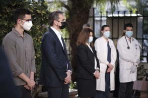 Κυριάκος Μητσοτάκης: Στο παρεκκλήσιο του Ιπποκράτειου Νοσοκομείου για την ακολουθία του Επιταφίου