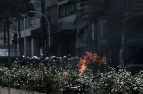 Επεισόδια με μολότοφ στις συγκεντρώσεις στο κέντρο της Αθήνας