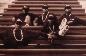 To hip hop συγκρότημα N.W.A.