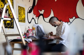 Ο εικαστικός Γιώργος Τζινούδης