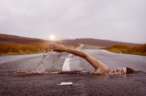 swimmer-1678307_1920.jpg
