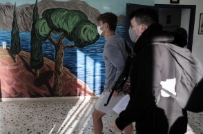 Μαθητές κατά την είσοδό τους στο σχολείο τους