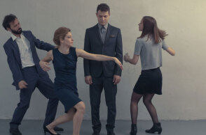 «Ήταν ένας και δεν ήταν κανένας» του Χρήστου Αγγελάκου, σε σκηνοθεσία Σοφίας Παλάντζα, στο Θέατρο Σημείο © Patroklos Skafidas