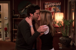 ross-and-rachel-last-episode-friends-40001124-1024-768.png
