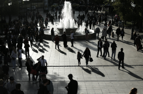 Πολίτες στην πλατεία Συντάγματος