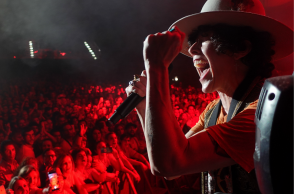 H τραγουδίστρια και τραγουδοποιός LP 