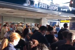 Συνωστισμός στο αεροδρόμιο της Κω