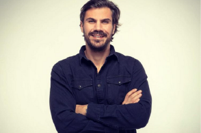 Άκης Πετρετζίκης