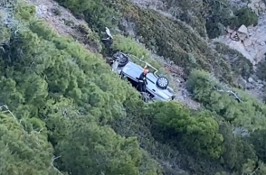 Αυτοκίνητο έπεσε σε γκρεμό στην Κερατέα