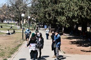 ΚΟΣΜΟΣ ΣΤΟ ΠΑΡΚΟ ΤΗΣ ΚΑΙΣΑΡΙΑΝΗΣ