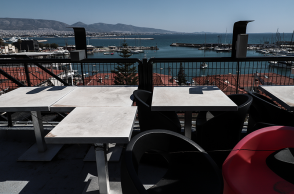 ΚΛΕΙΣΤΑ ΚΑΤΑΣΤΗΜΑΤΑ ΕΣΤΙΑΣΗΣ ΣΤΟ ΜΙΚΡΟΛΙΜΑΝΟ 