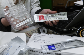 ΞΕΚΙΝΗΣΕ Η ΔΙΑΘΕΣΗ ΤΩΝ SELF TEST ΓΙΑ ΚΟΡΟΝΟΪΟ ΣΤΑ ΦΑΡΜΑΚΕΙΑ