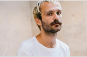 Ο ακτιβιστής Ηλίας Γκιώνης 