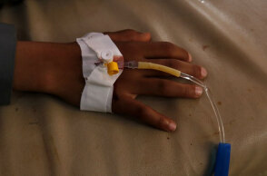 Ασθενής με χολέρα στην Αφρική δέχεται αγωγή 