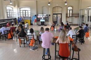 Καθηγητές και μαθητές σε σεμινάριο