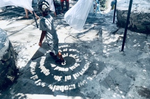 Δημήτρης Λάμπρου, άποψη από την εγκατάσταση "White Labyrinth" στη Χώρα Μυκόνου