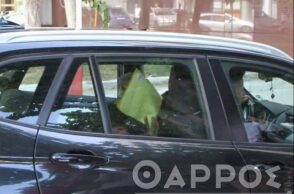 O 50χρονος δράστης της επίθεσης με καυστικό υγρό στη Μεσσήνη μέσα στο αυτοκίνητο μεταγωγής του στον εισαγγελέα